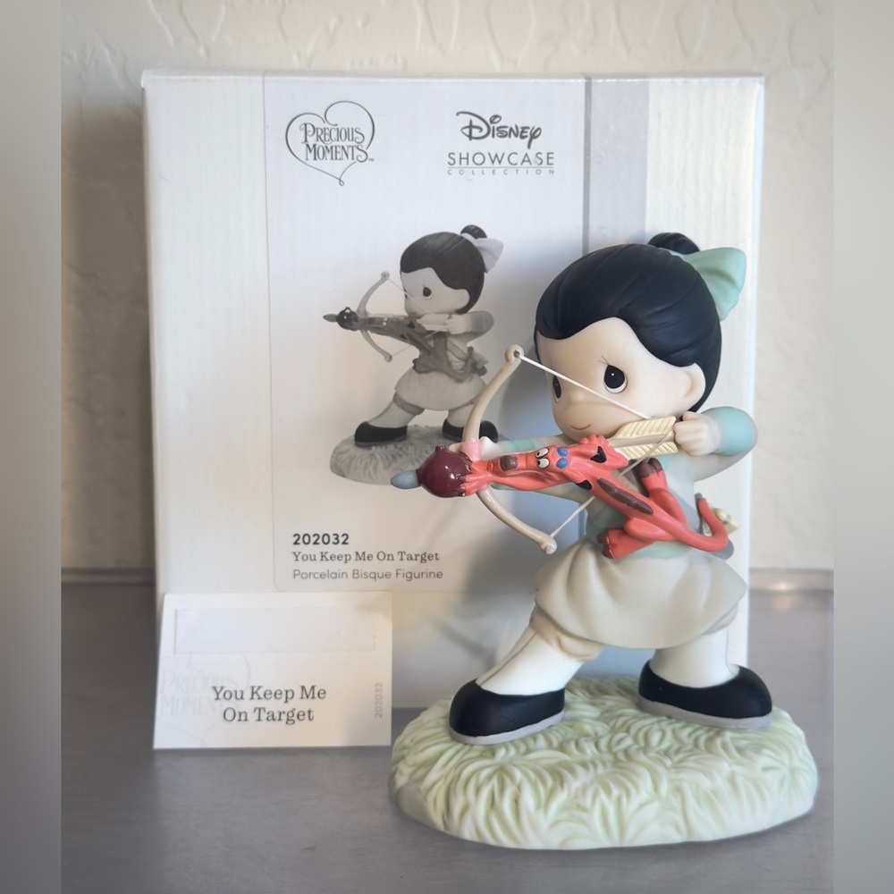 Precious Moments Disney Mulan & Mushu You Keep Me On Target 202032 (SB1505) - Picture 2 of 15